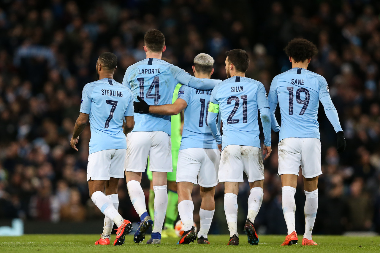 女生在校内打篮球技法惊人，男同学现场沸腾被实力圈粉