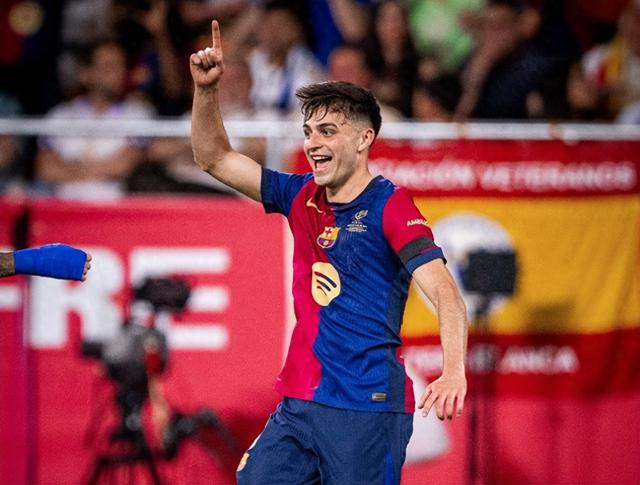 AC米兰在意大利杯负于拉齐奥，终结13场不败，放弃杯赛以专注意甲，凸显战略调整。